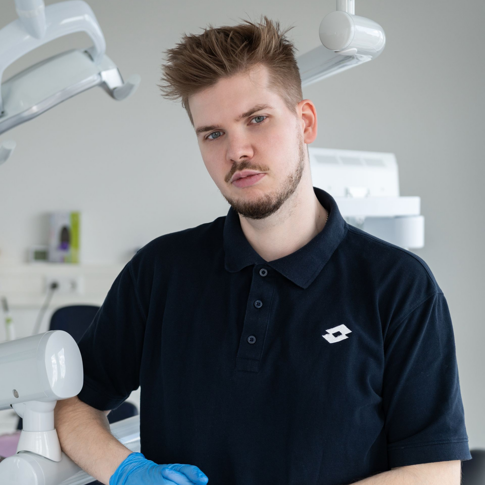 Dr. Oleksii Sarakutsa, Zahnarzt für konservative Zahnheilkunde bei Brilliant Smiles Mödling
