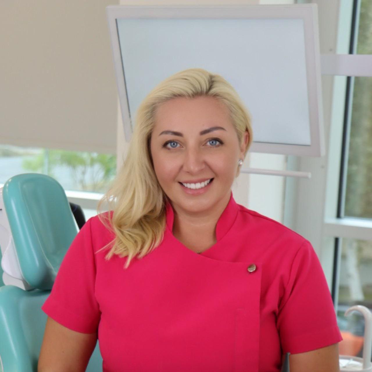 Dr. Bogdana Pirker-Lutsyuk, Zahnärztin für ästhetische Zahnmedizin und Implantologie bei Brilliant Smiles Mödling