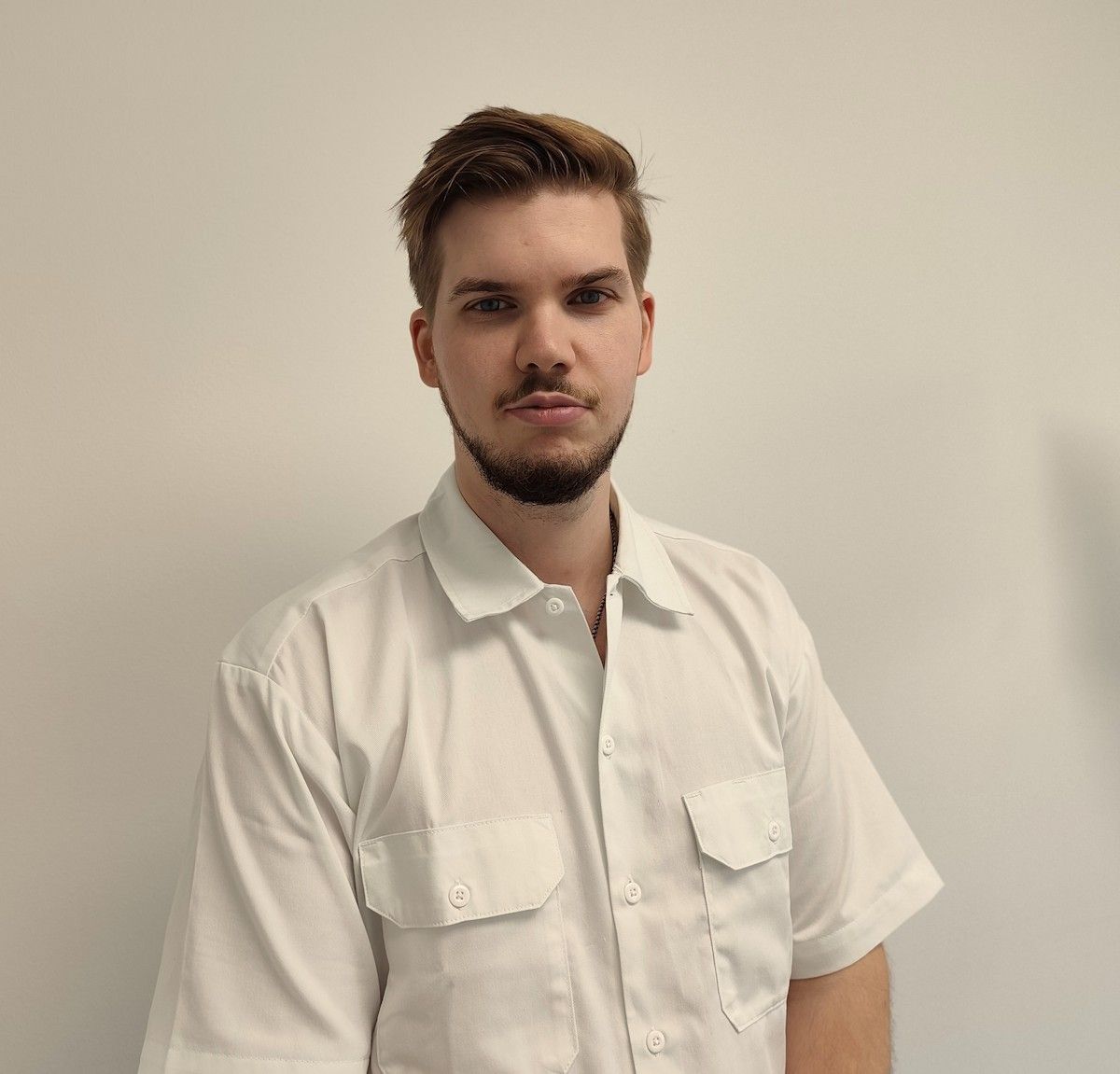 Dr. Oleksii Sarakutsa, Zahnarzt für konservative Zahnheilkunde bei Brilliant Smiles Mödling