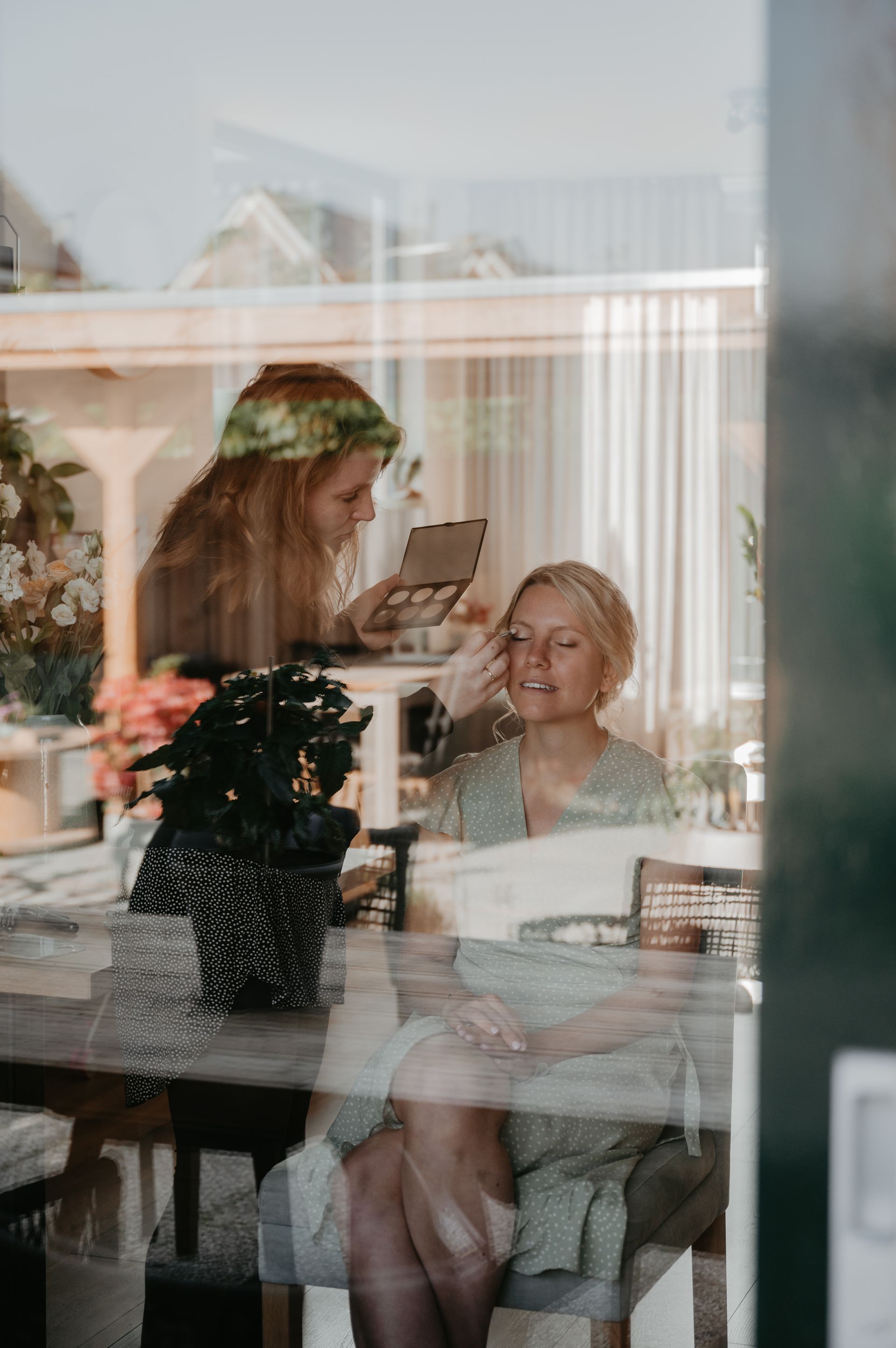 Daglicht is van belang bij het aanbrengen van jouw bruidsmake-up.
