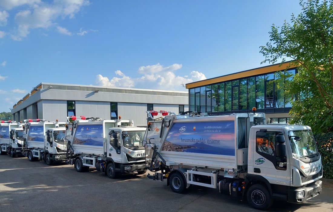 camion compattatore rifiuti a Frosinone doppia camera