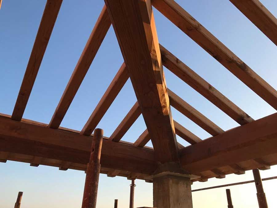foto di una struttura in legno