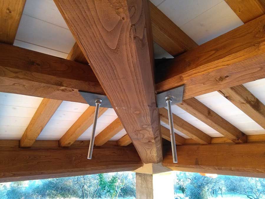 realizzazione di un'opera architettonica in legno