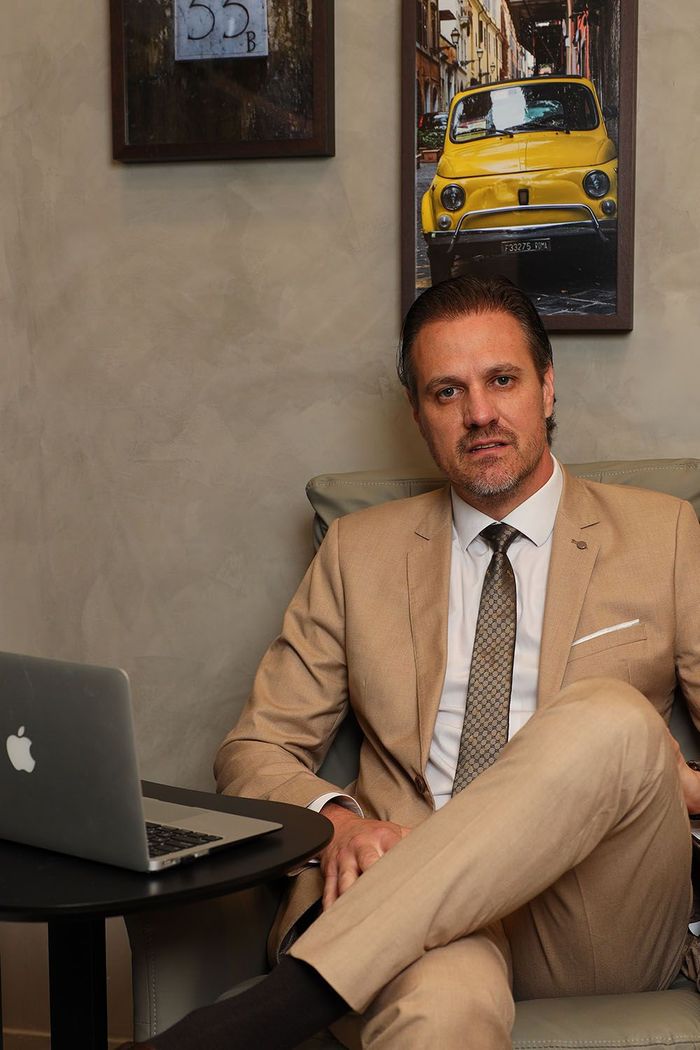 Dr. Matheus Borela