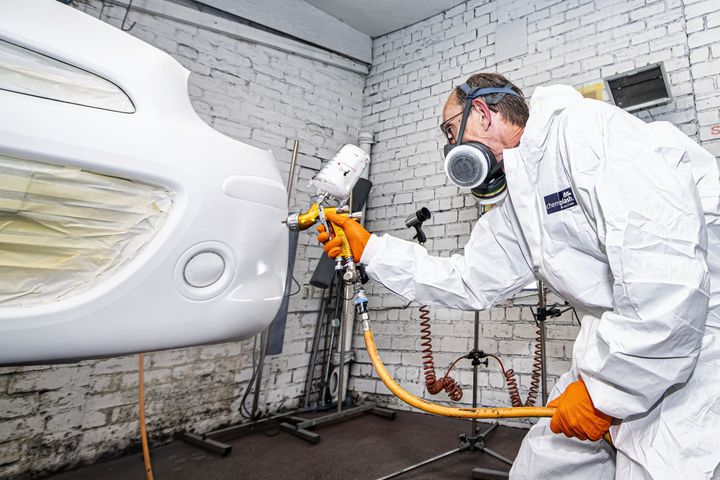 mechanic respraying car