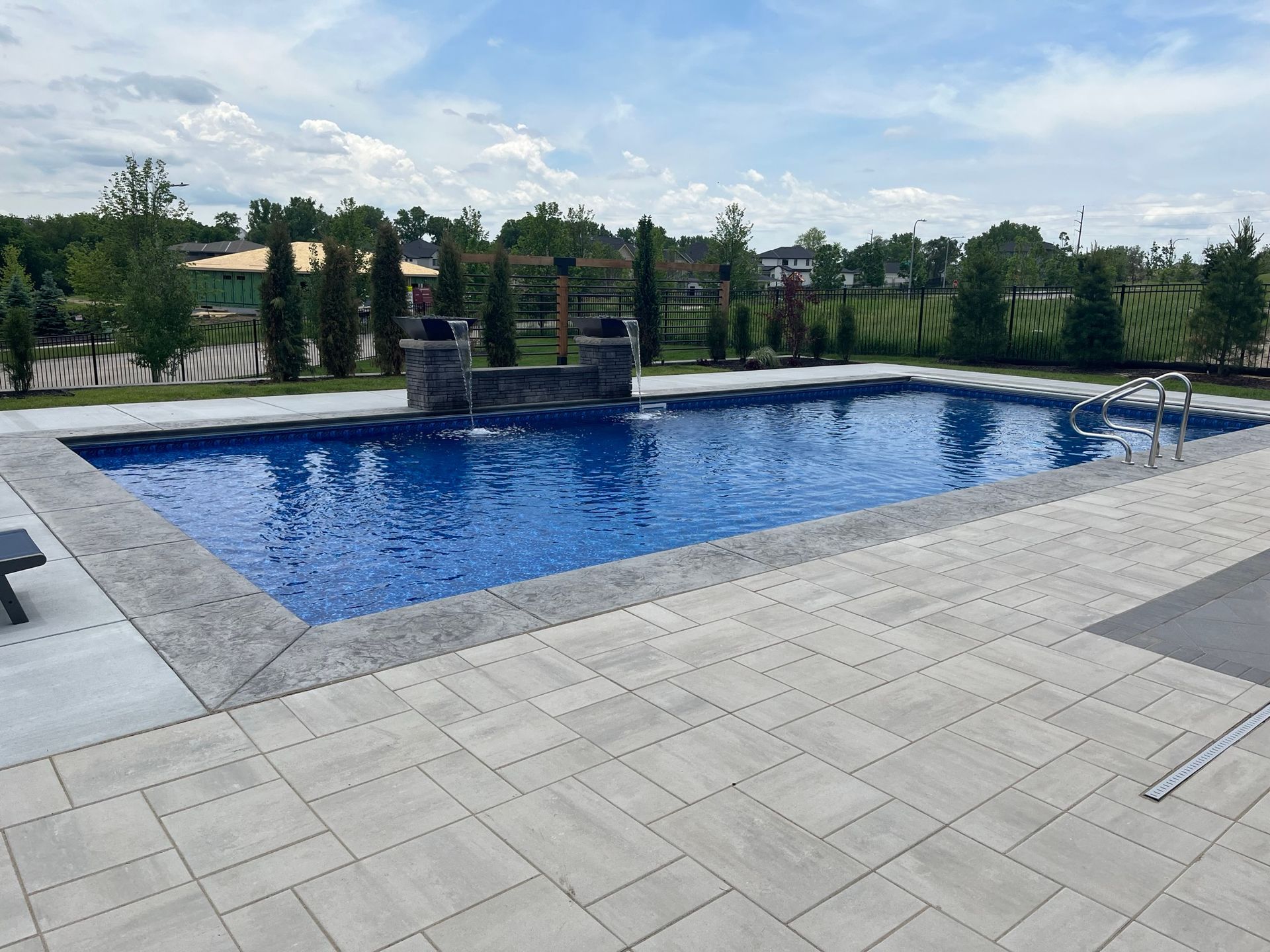 Modern house with pool - Omaha, NE- Laguna Pools