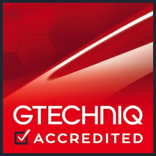 A red logo that says gtechniq accredited