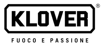 Logo Klover in bianco e nero con la scritta “FUOCO E PASSIONE” sotto