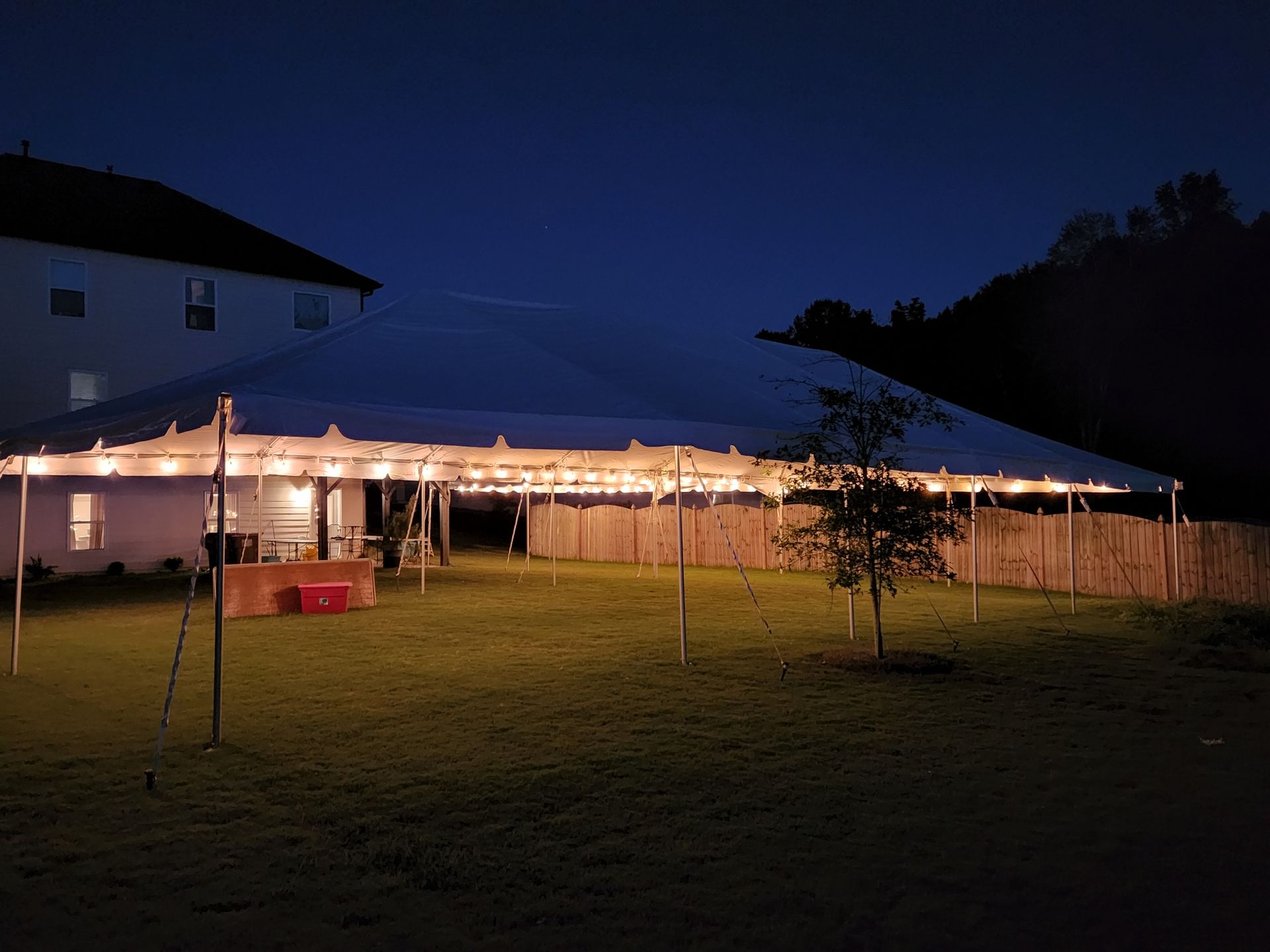 A white light with two bulbs attached to it