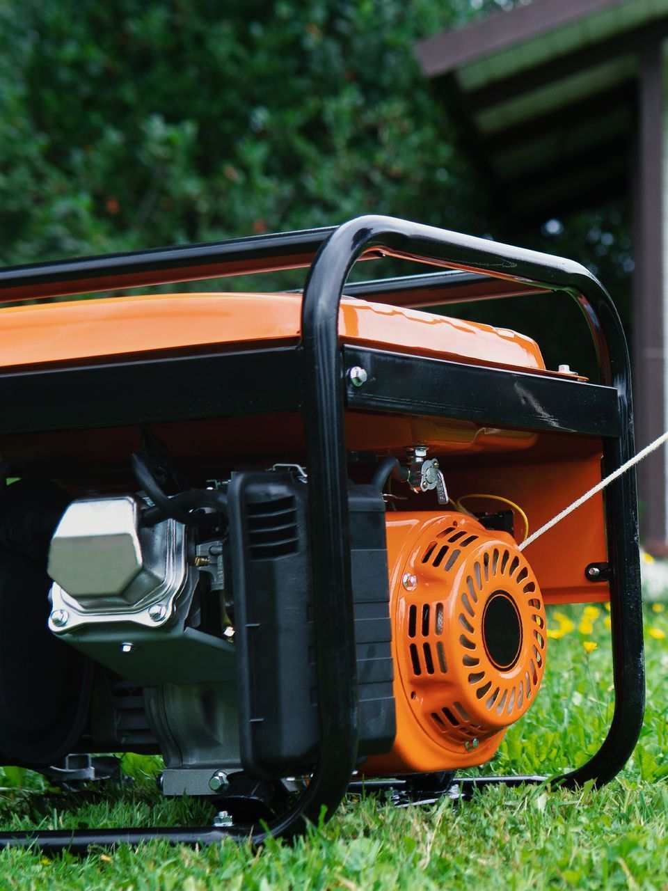 a generator is sitting on top of a lush green field