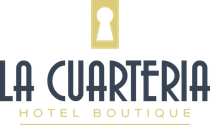 Un logotipo para un hotel boutique con un ojo de cerradura en el medio.