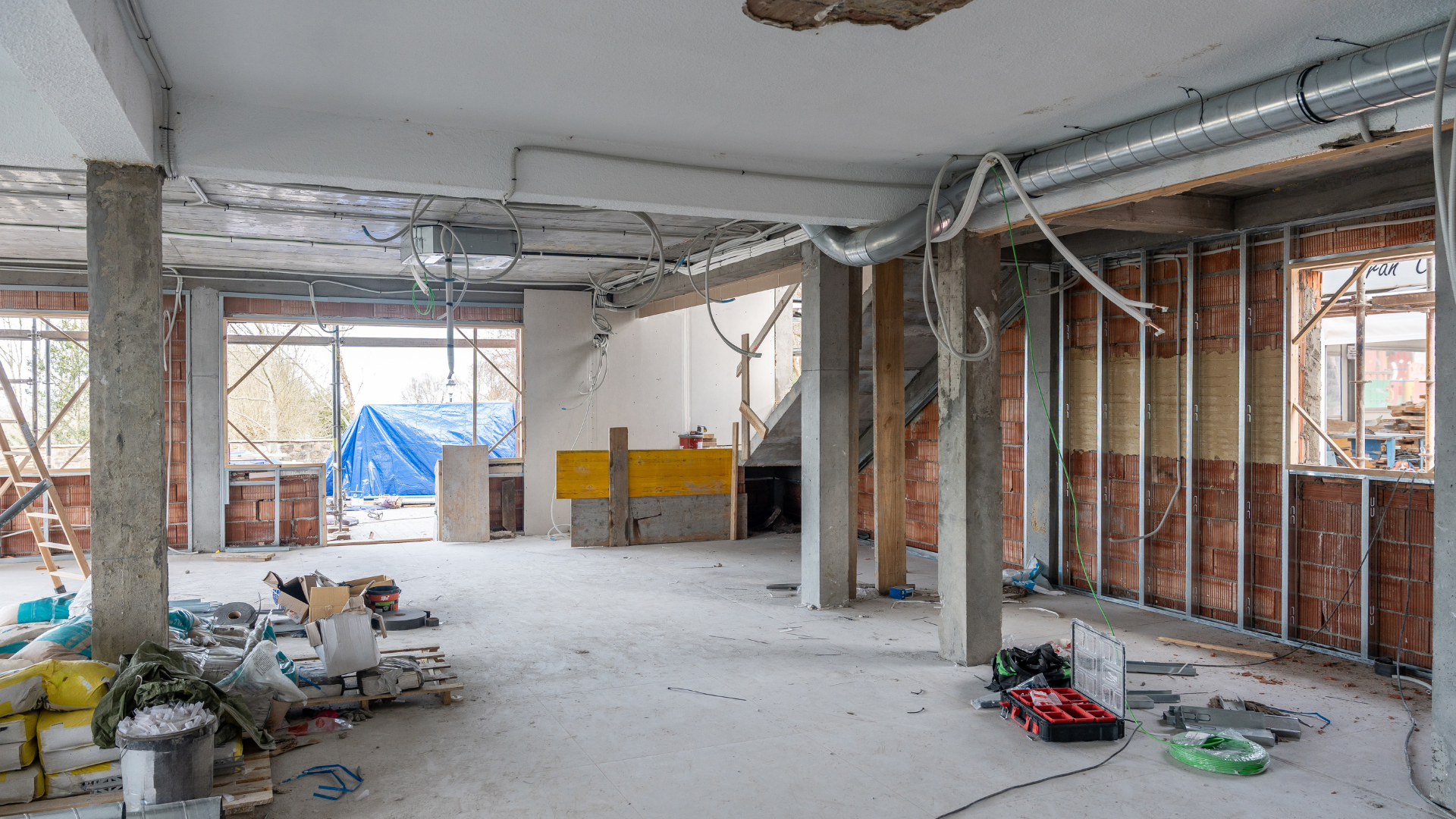 commercial tenant improvement space before renovation