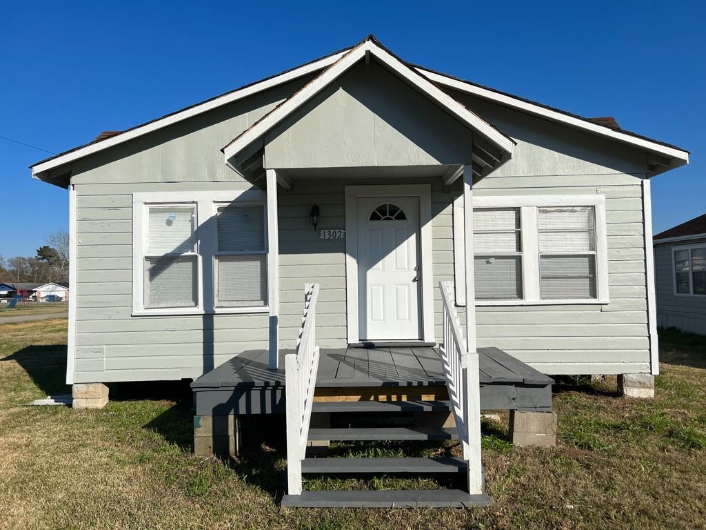 11. 2nd St 1302