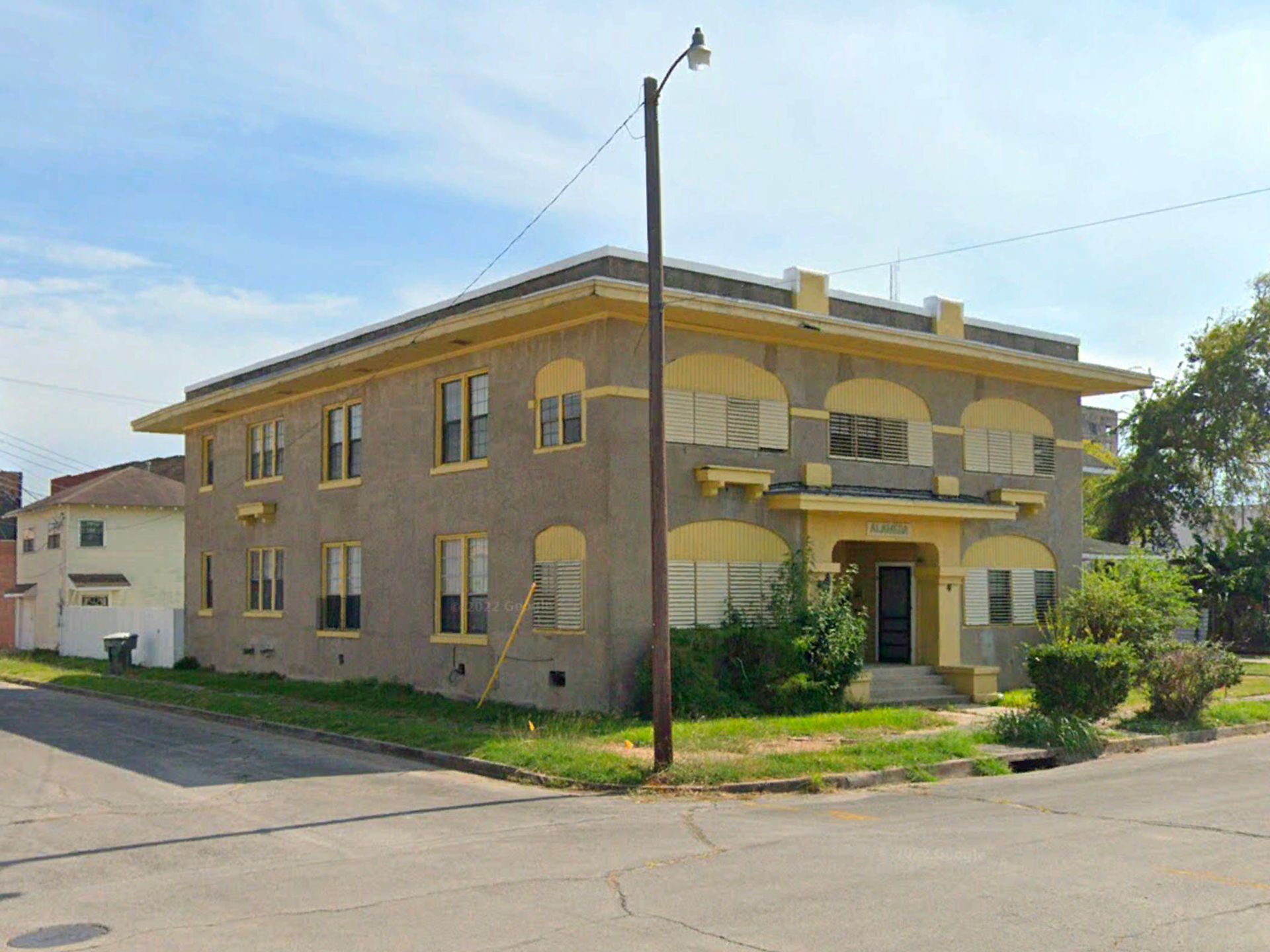 4. 5th St 748