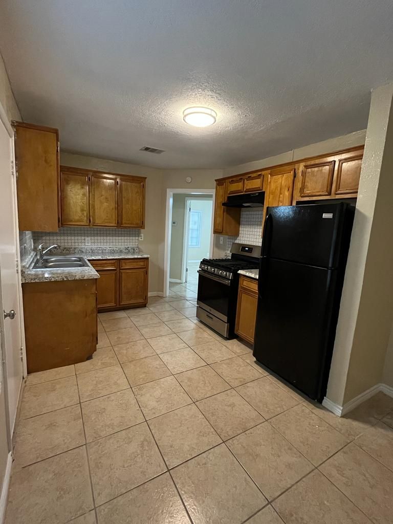 5. Pine St 4340 #4