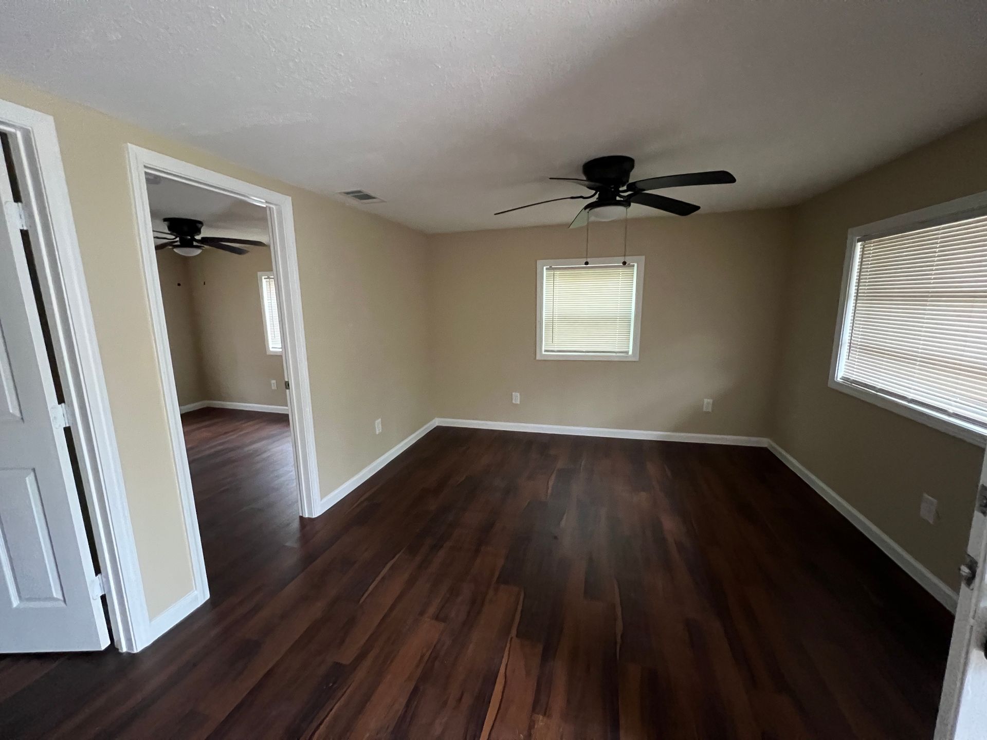 20. E Avenue H 824