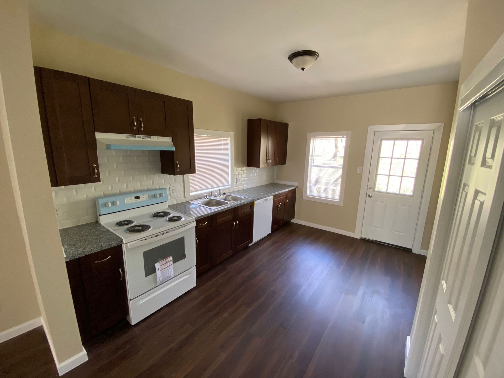 23. Oak St 490