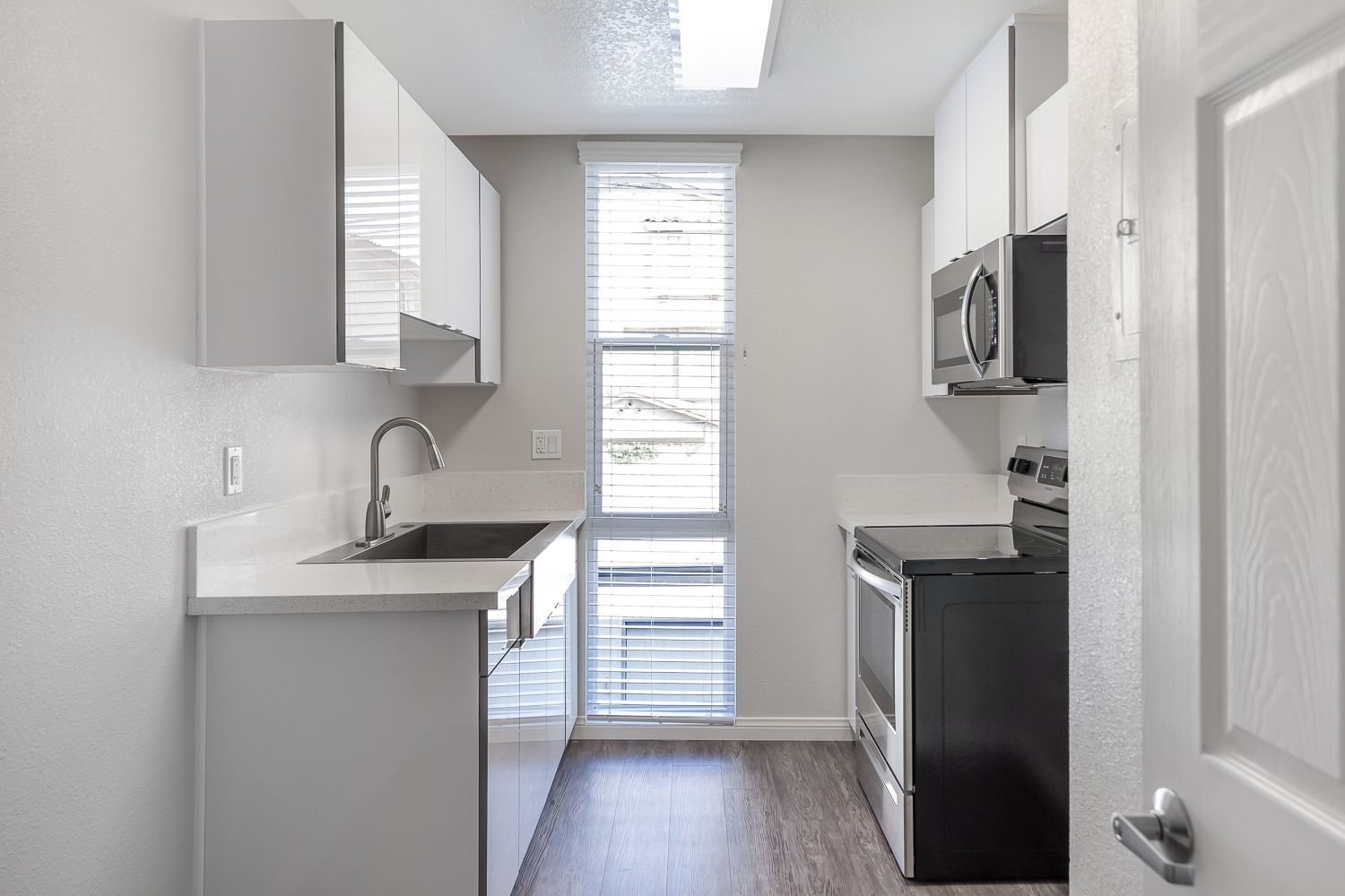 Sliding Photo Gallery Displaying Apartment Features
