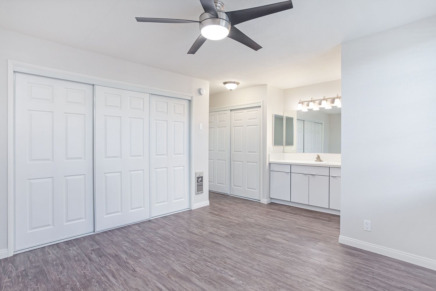 Sliding Photo Gallery Displaying Apartment Features