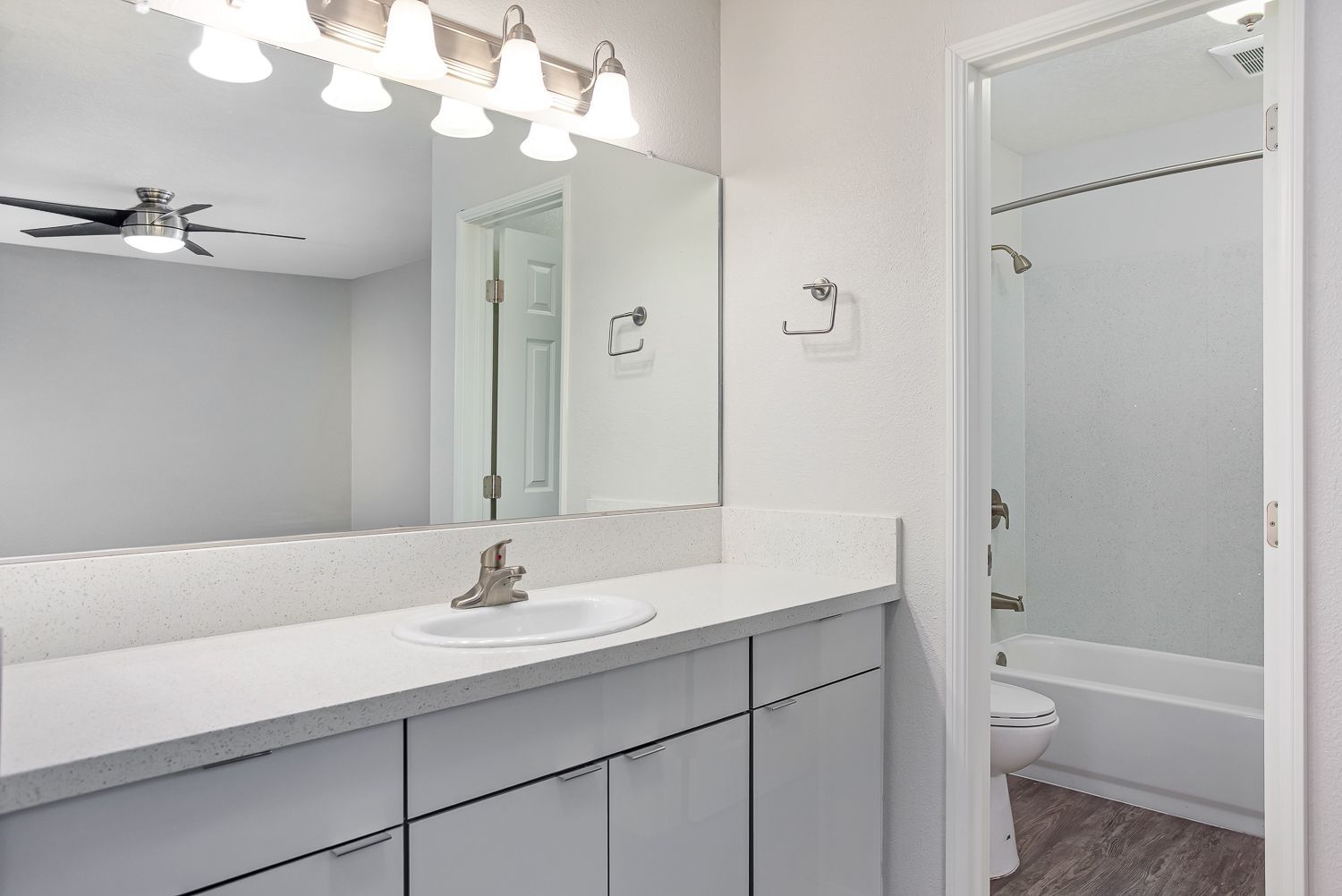 Sliding Photo Gallery Displaying Apartment Features