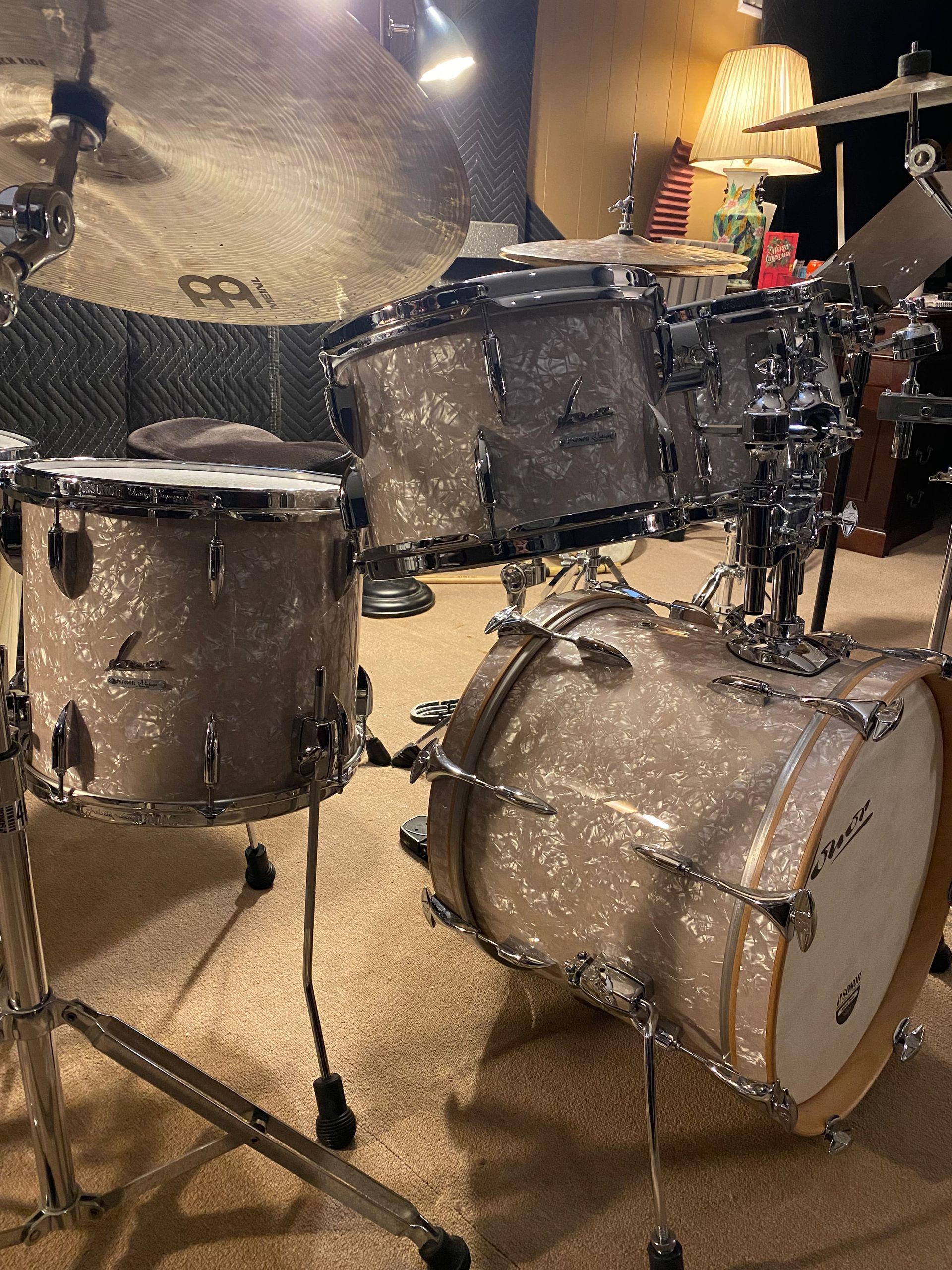 a side view of a drum set