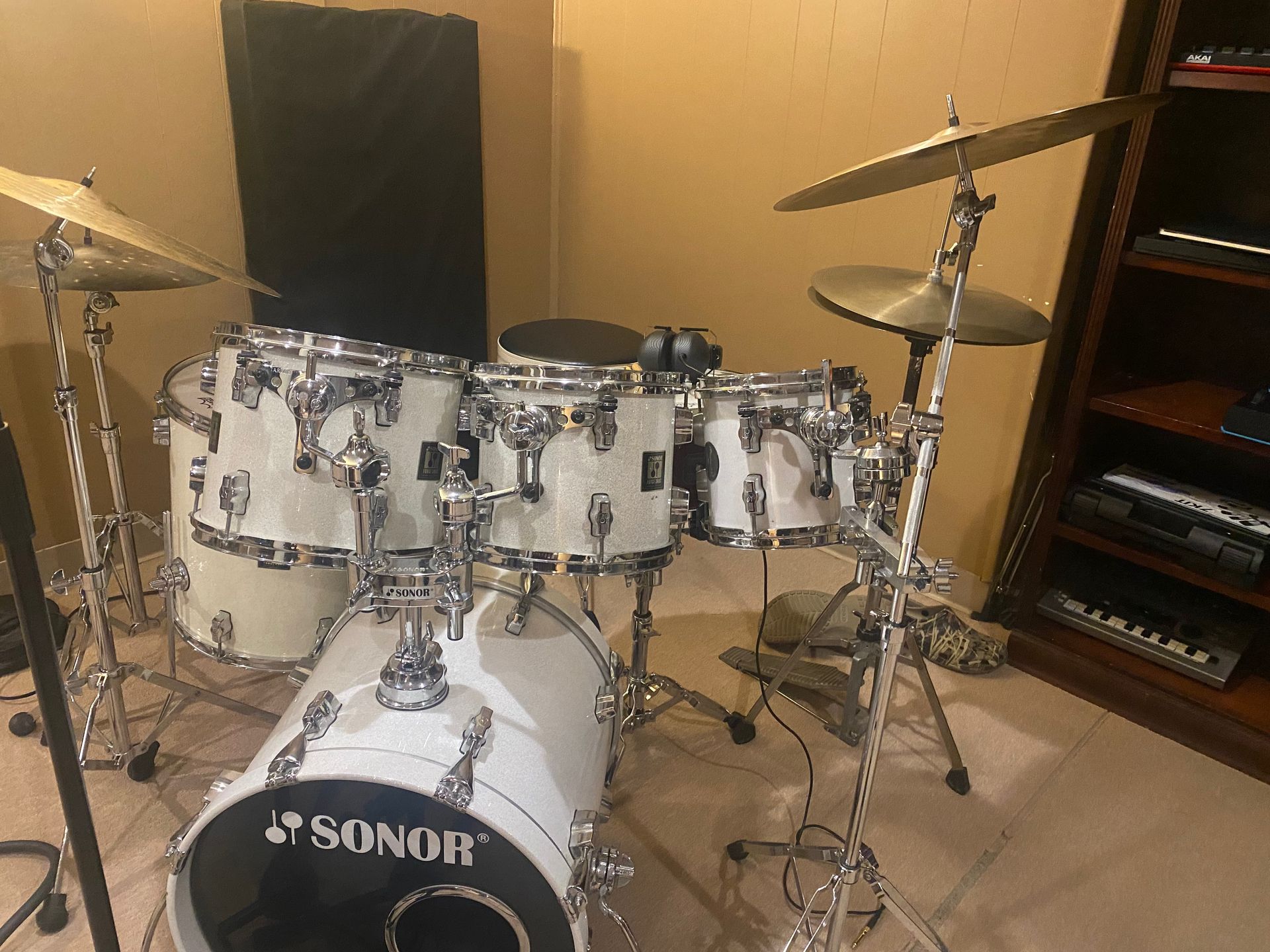 white drum set