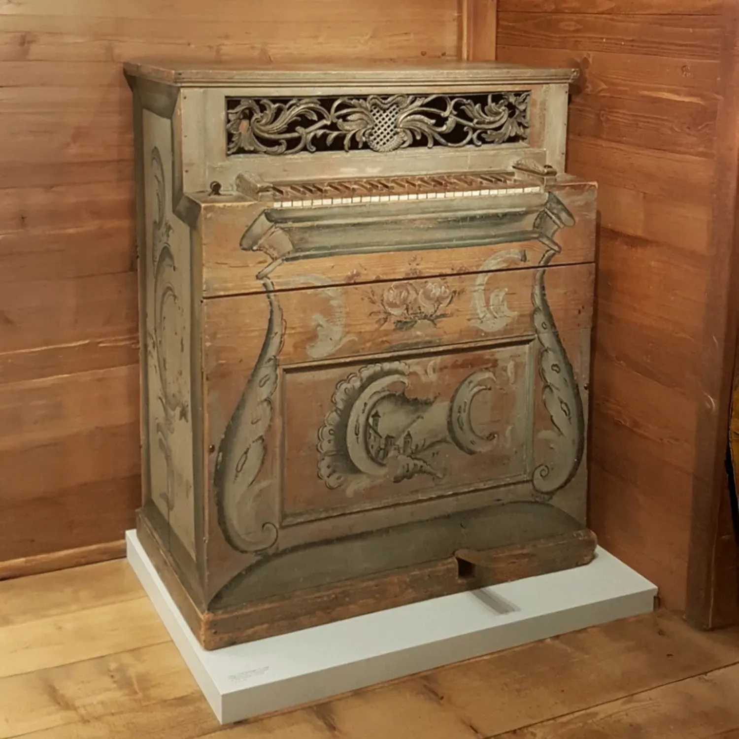 Traditionelle Hausorgel und Volksmusikgeschichte im Heimatmuseum Ackerhus