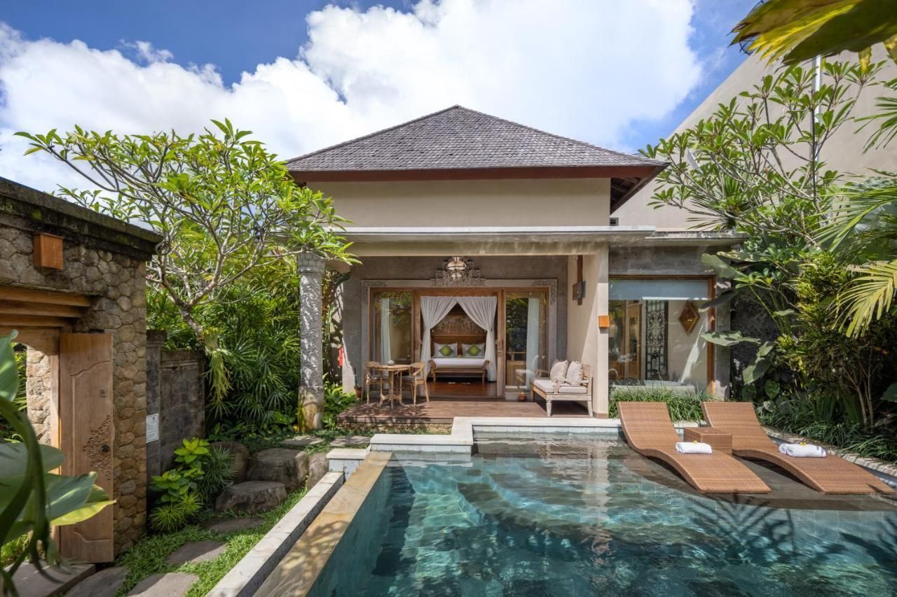 Bali accomodation by the pool with NOWW