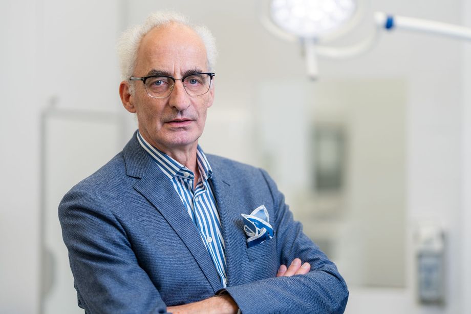 Dr. Albert Feichter