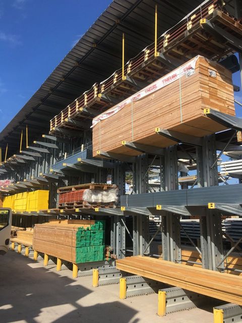 Scaffalature per farmacie a Napoli e in Campania design moderno