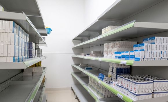 Scaffalature per farmacie a Napoli e in Campania design moderno