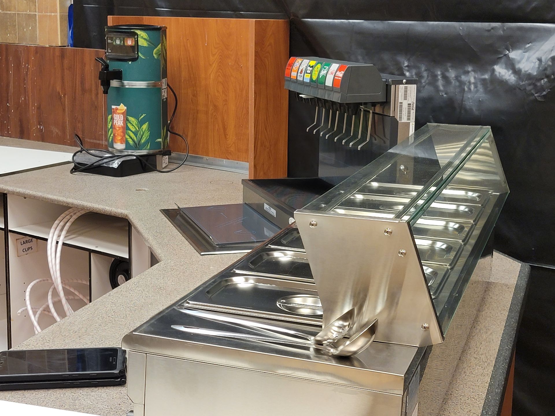 A counter with a machine that says sprite on it