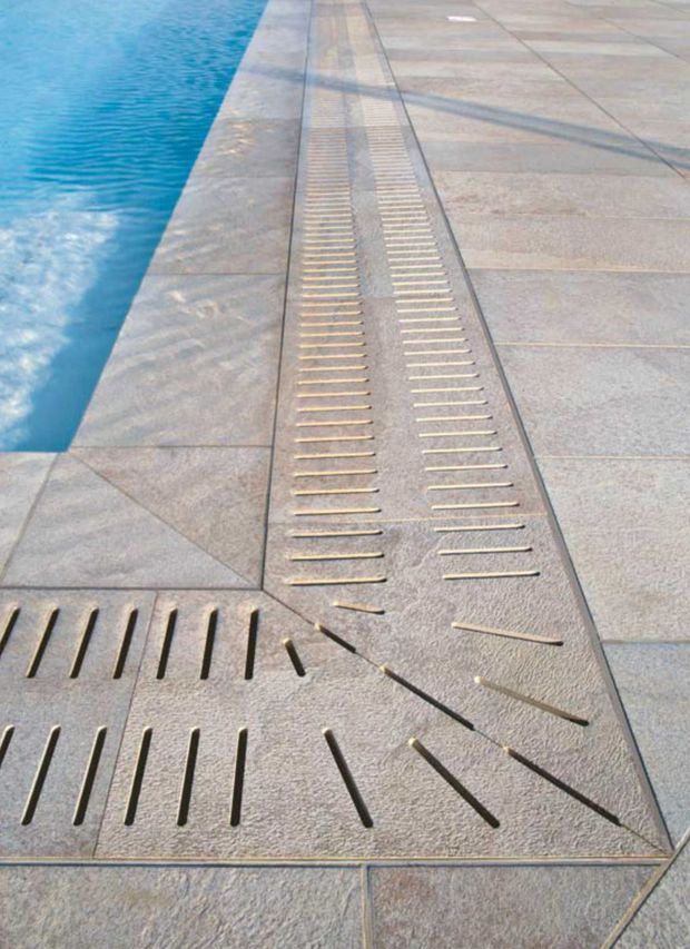 PISCINA A SFIORO