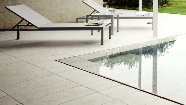 PISCINA A SFIORO