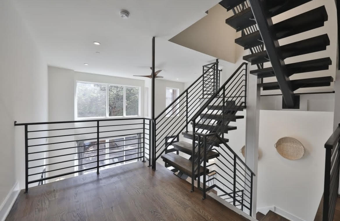 newly installed mono stringer metal stairs