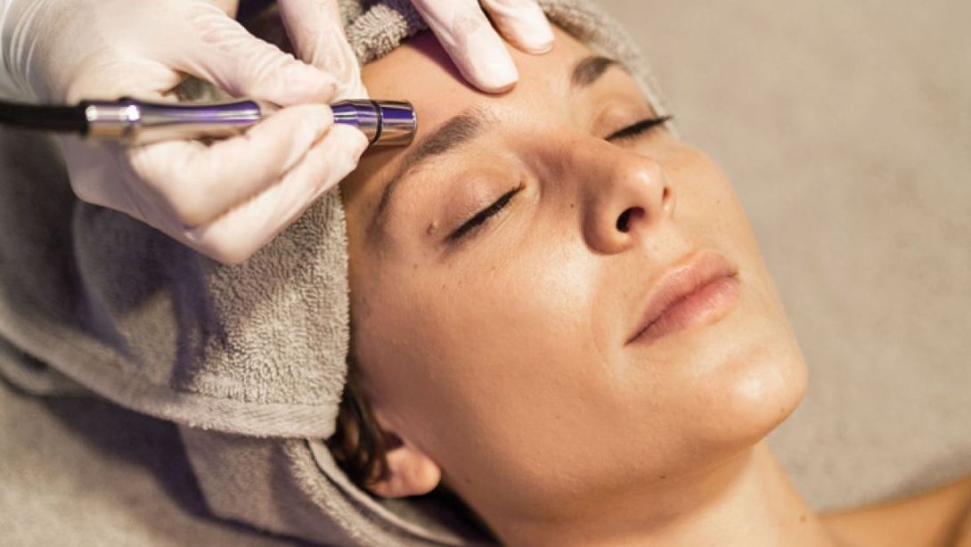 Trattamenti viso  con macchinario