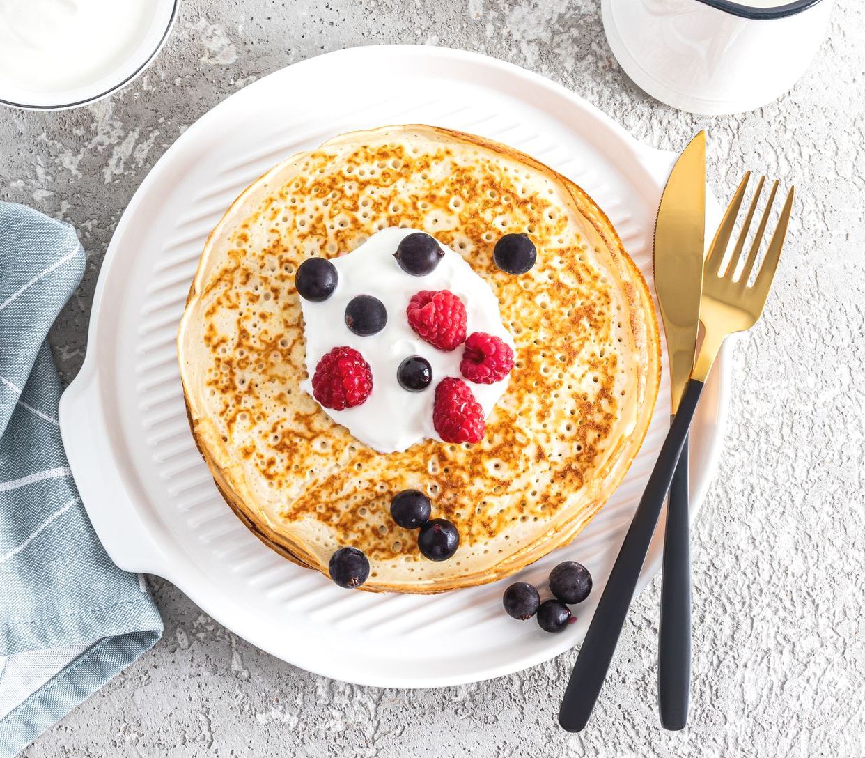 Protein Pancakes with Greek Yogurt and Berries