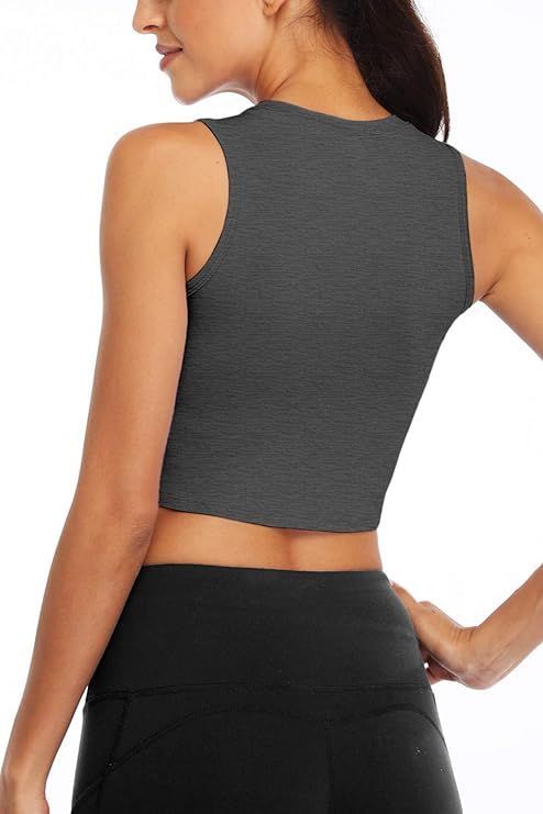 Loose-fitting workout crop top in a soft, lightweight material, perfect for fitness activities and available in various colors.