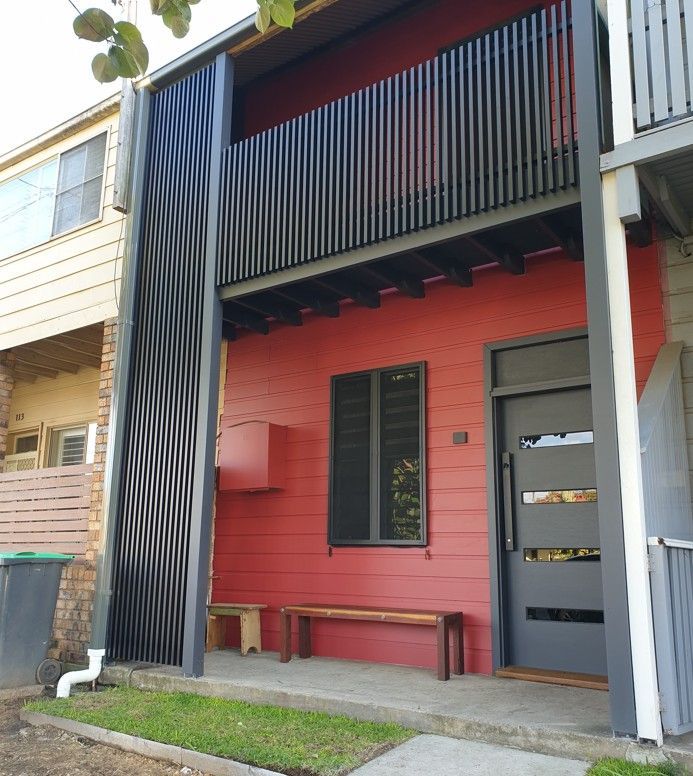 Aluminium Slat Fencing Newcastle On Modern Residential Frontage — Aluminium Manufacturer in Newcastle, NSW