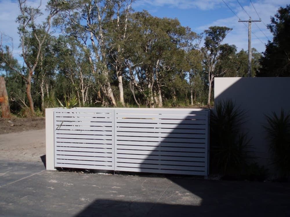 White Horizontal Slat Fence - Aluminium Fencing in Newcastle, NSW