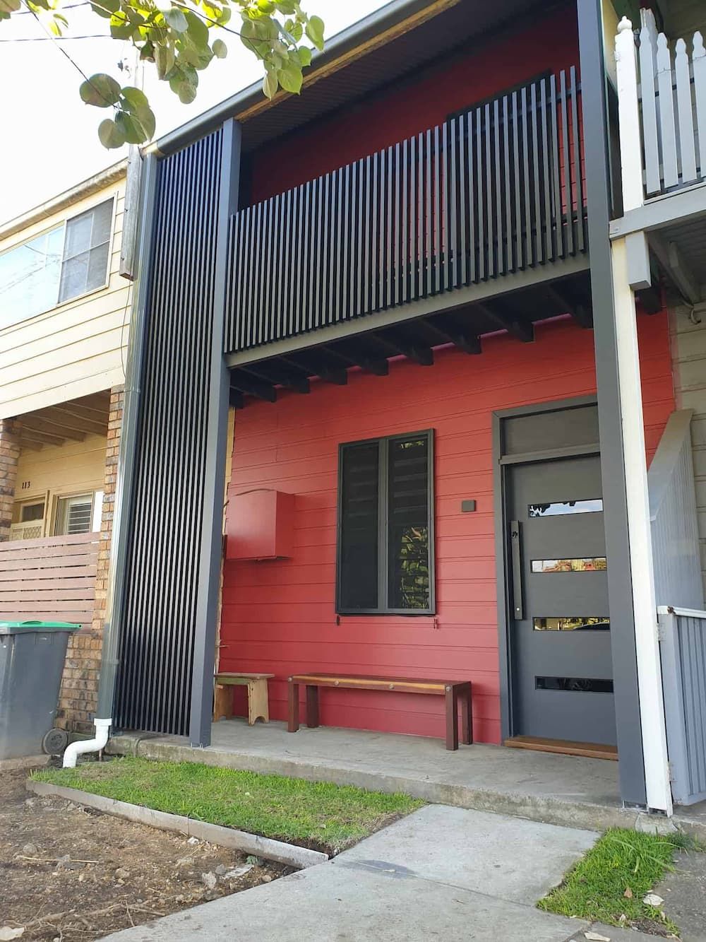 Two-story House with Black Aluminium Balustrades