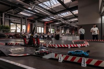 Carrera Bahn im Autohaus Hagenlocher, Foto: Autohaus Hagenlocher