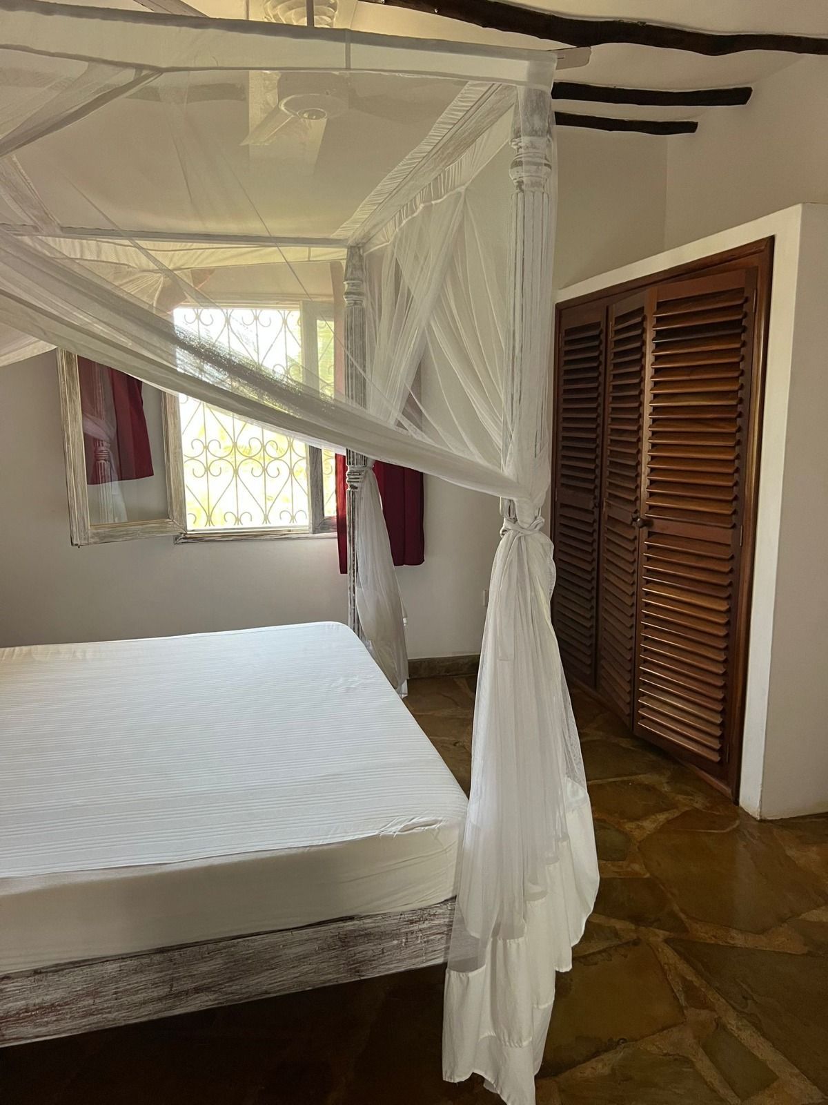 photorealistic luxury villa living room in Watamu Kenya open air design tropical plants 16:9