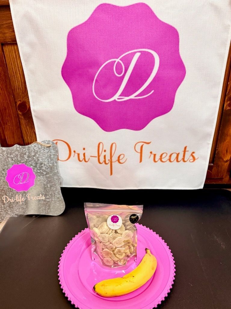Di-life Treats gift bag and small dessert jar with a banana on a pink plate