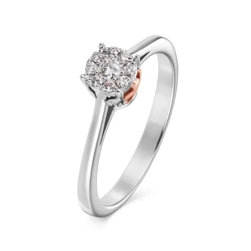 Anello solitario in argento con diamante su sfondo bianco