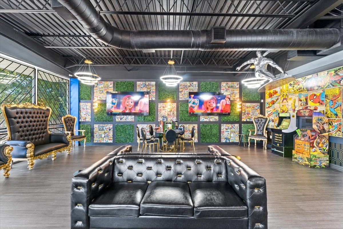 Super Dentist - Houston-Lobby-HDTV