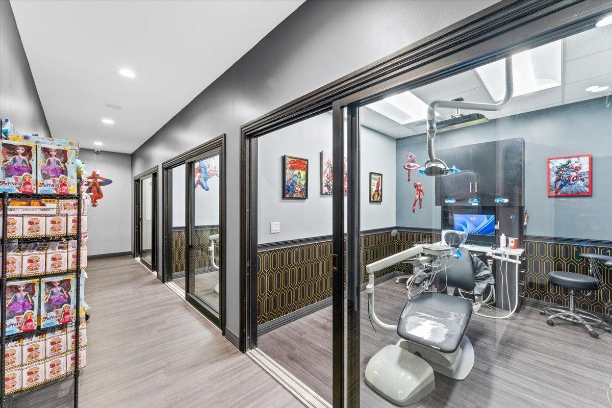 Super Dentist - Houston-Lobby