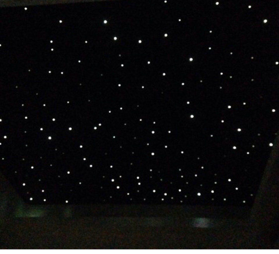 A black background with white stars on it