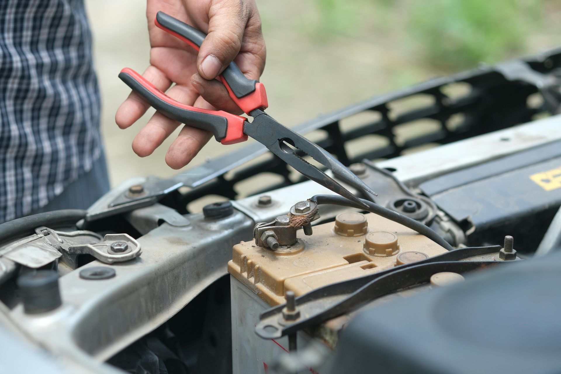 Car Battery Replacement in Selden, NY | Dee Pat's Awsomotive