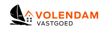 Volendam Vastgoed logo met zwarte zeilboot en oranje huispictogram, oranje en zwarte tekst op een witte achtergrond